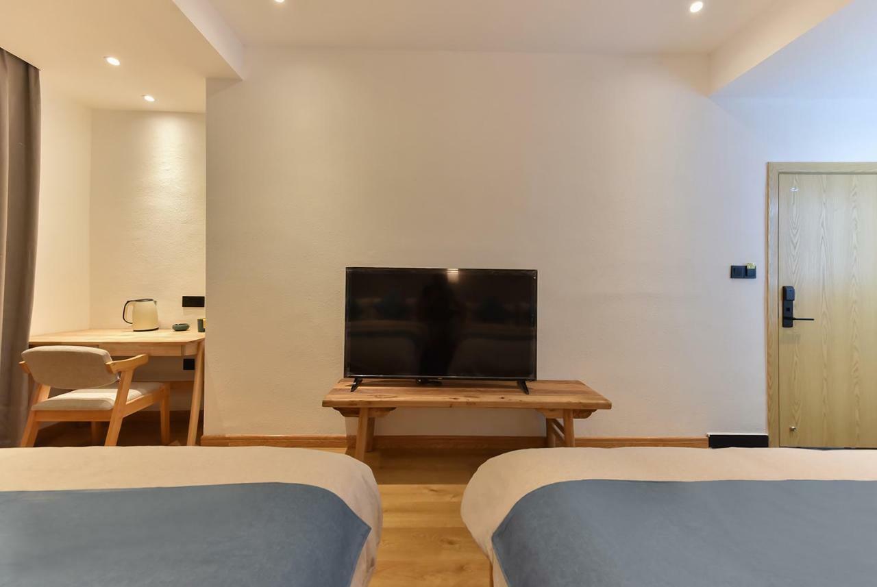 Yifangyan - Tingyuan Qingshe Hostel Fenghuang Bagian luar foto